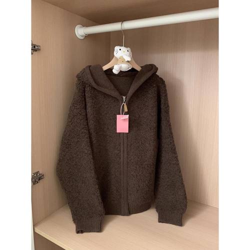 韩系穿搭棕色连帽拉链毛衣女2025