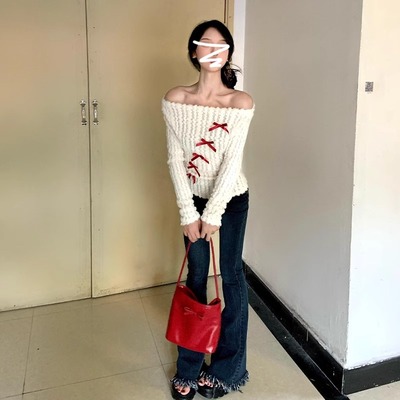 蝴蝶结露肩白色长袖针织衫女