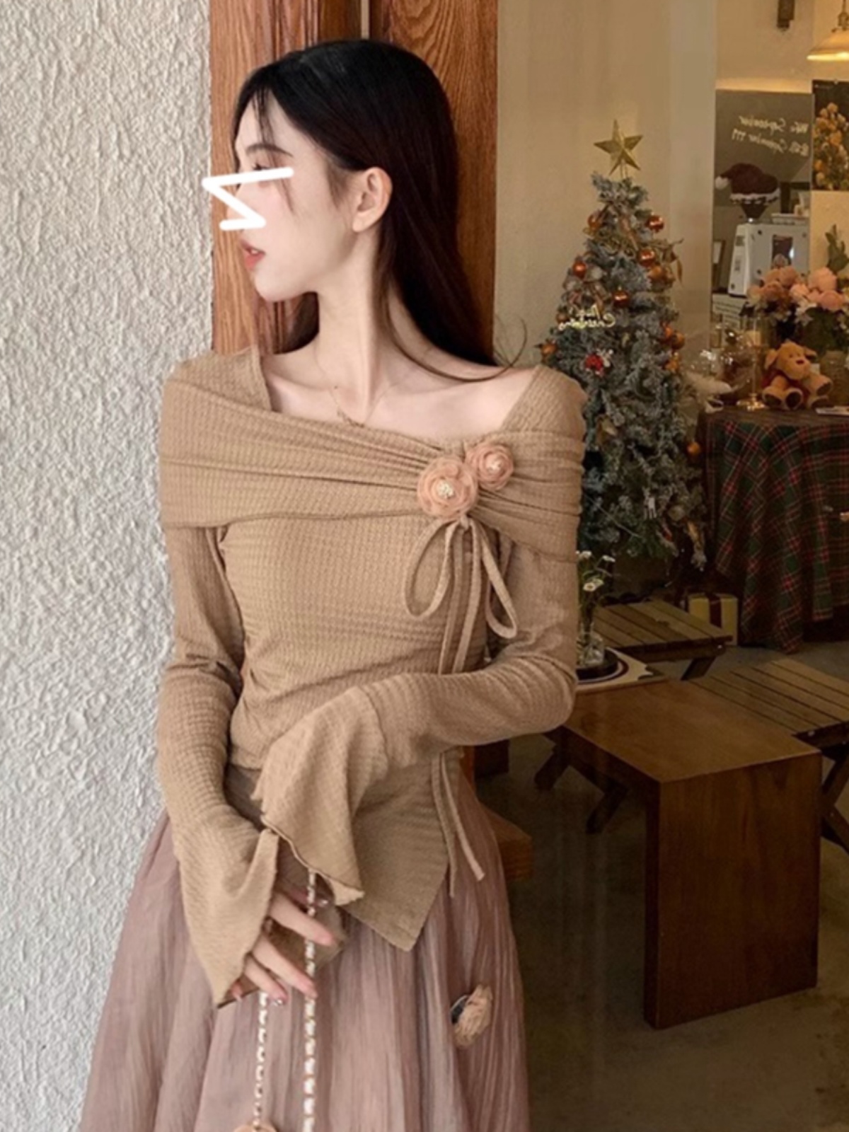 一字肩喇叭袖上衣女秋季小众设计感不规则修身气质氛围感长袖T恤