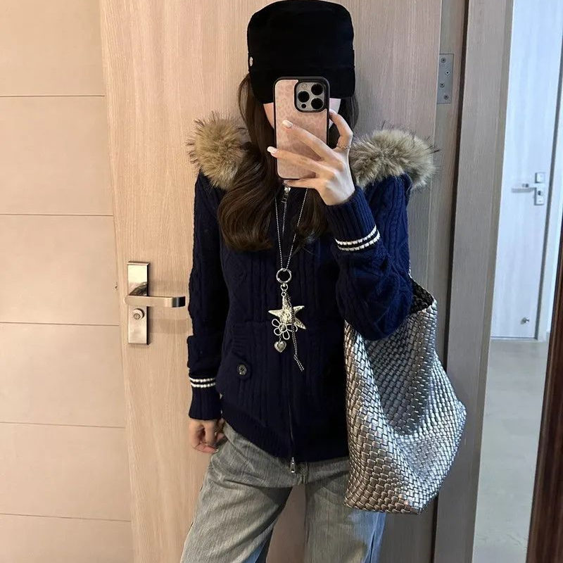 藏青色毛领连帽长袖针织外套女