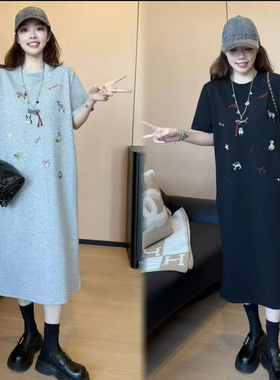 二姐的宝藏春季新款时尚百搭刺绣小狗开衩中长款连衣裙25062