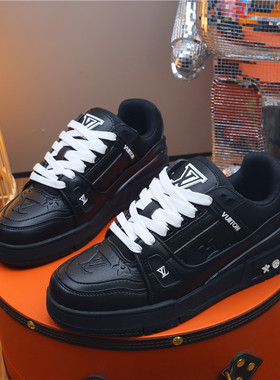 轻奢潮牌情侣鞋男2025新款黑武士上印花圆头低帮鞋子学生增高板鞋