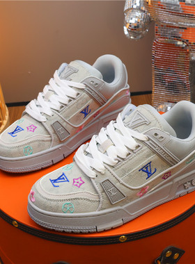 情侣刺绣板鞋秋季2025时尚运动休闲牛仔布男鞋小众轻奢增高ins鞋