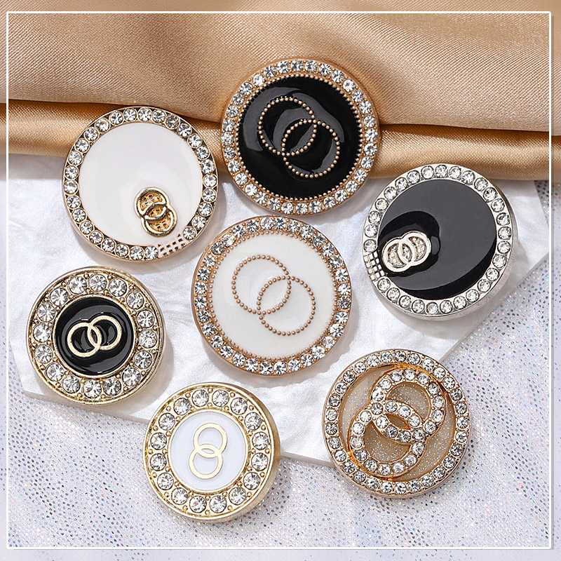 小西装纽扣水钻面百搭上衣女外套