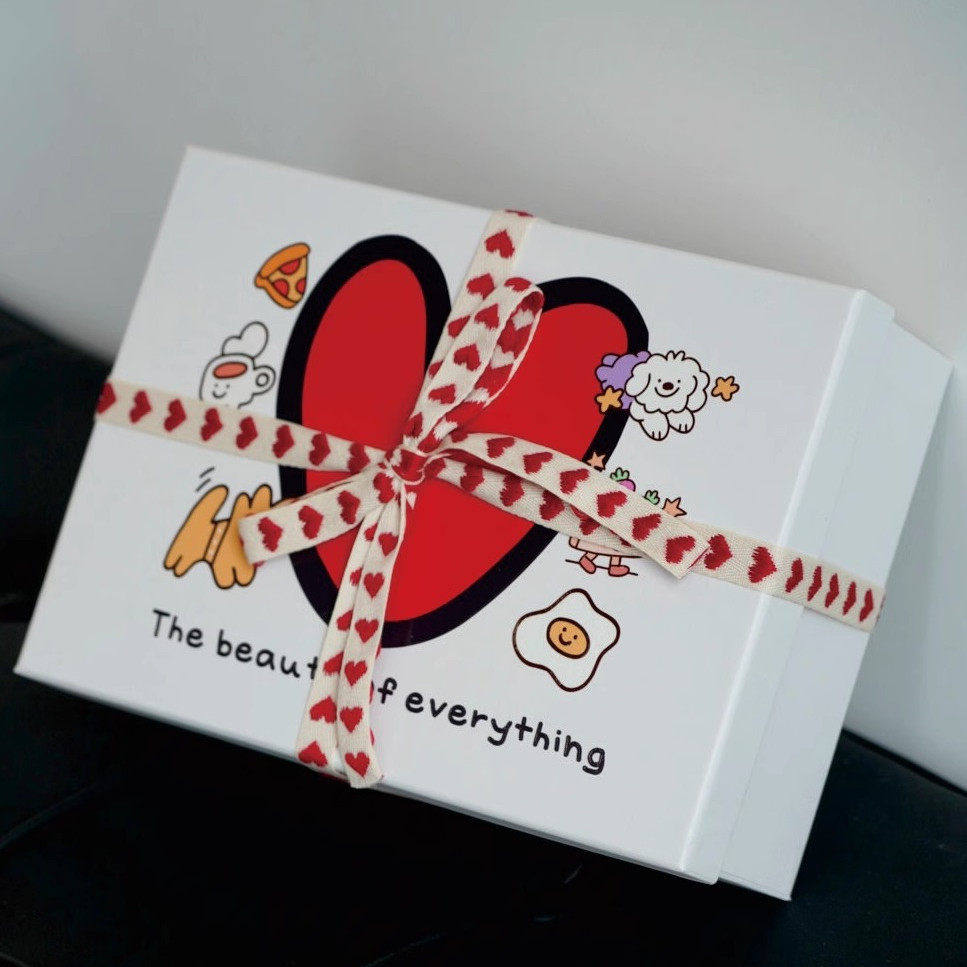 爱心礼物盒生日礼盒包装盒插画 画情侣大号空盒结婚伴手礼品盒白