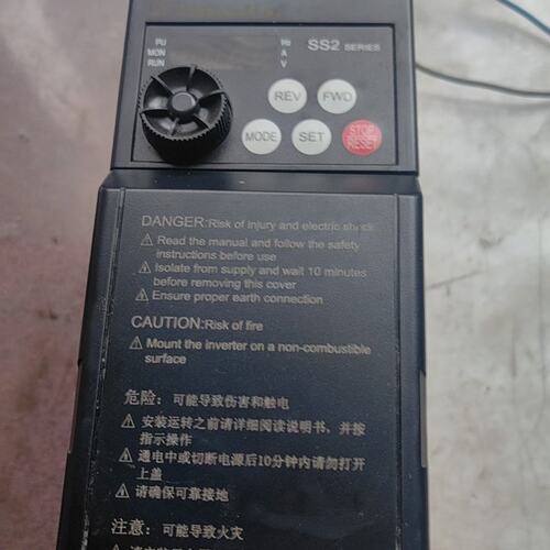 可维修士林变频器SS2-023-0.75K一台，，状态如图议价