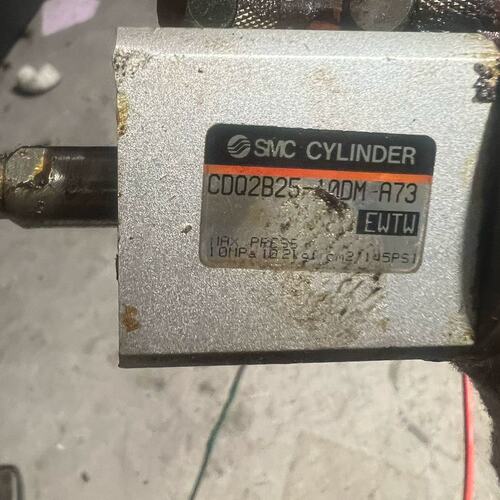 可维修气缸：CDQ2B25-10DM-A73议价