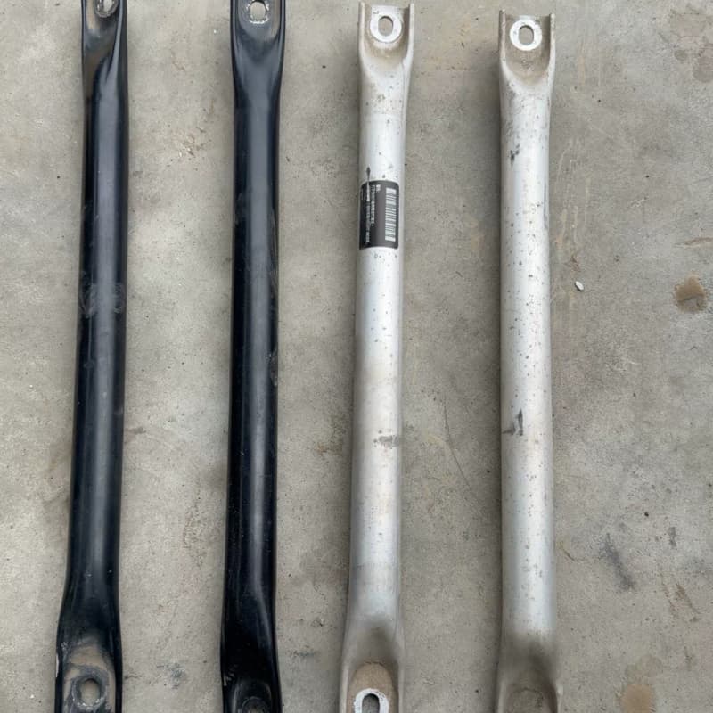 5系535GT F07 机舱拉杆 原厂拆车件 一对 成色【议价】