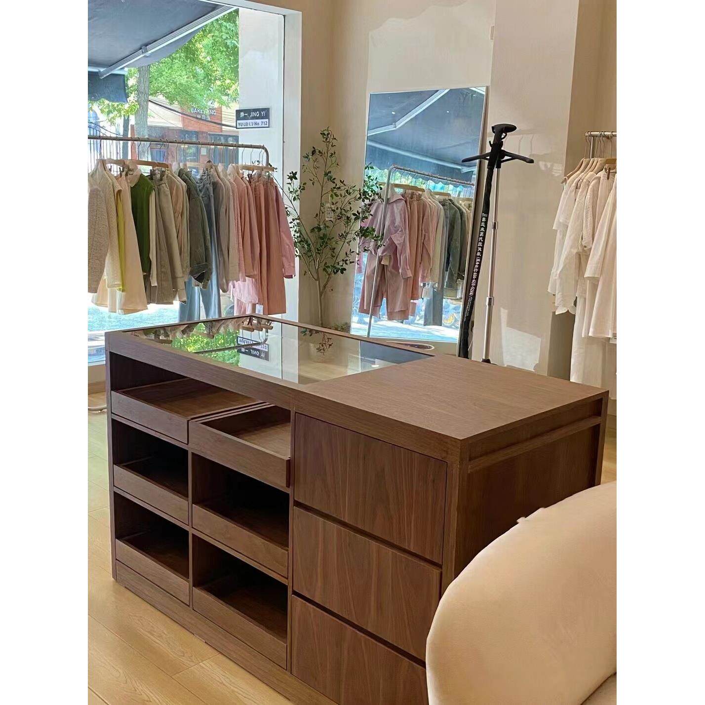 实木服装店中岛桌展示台玻璃岛台斗柜中岛柜储物柜摆件陈列展示桌