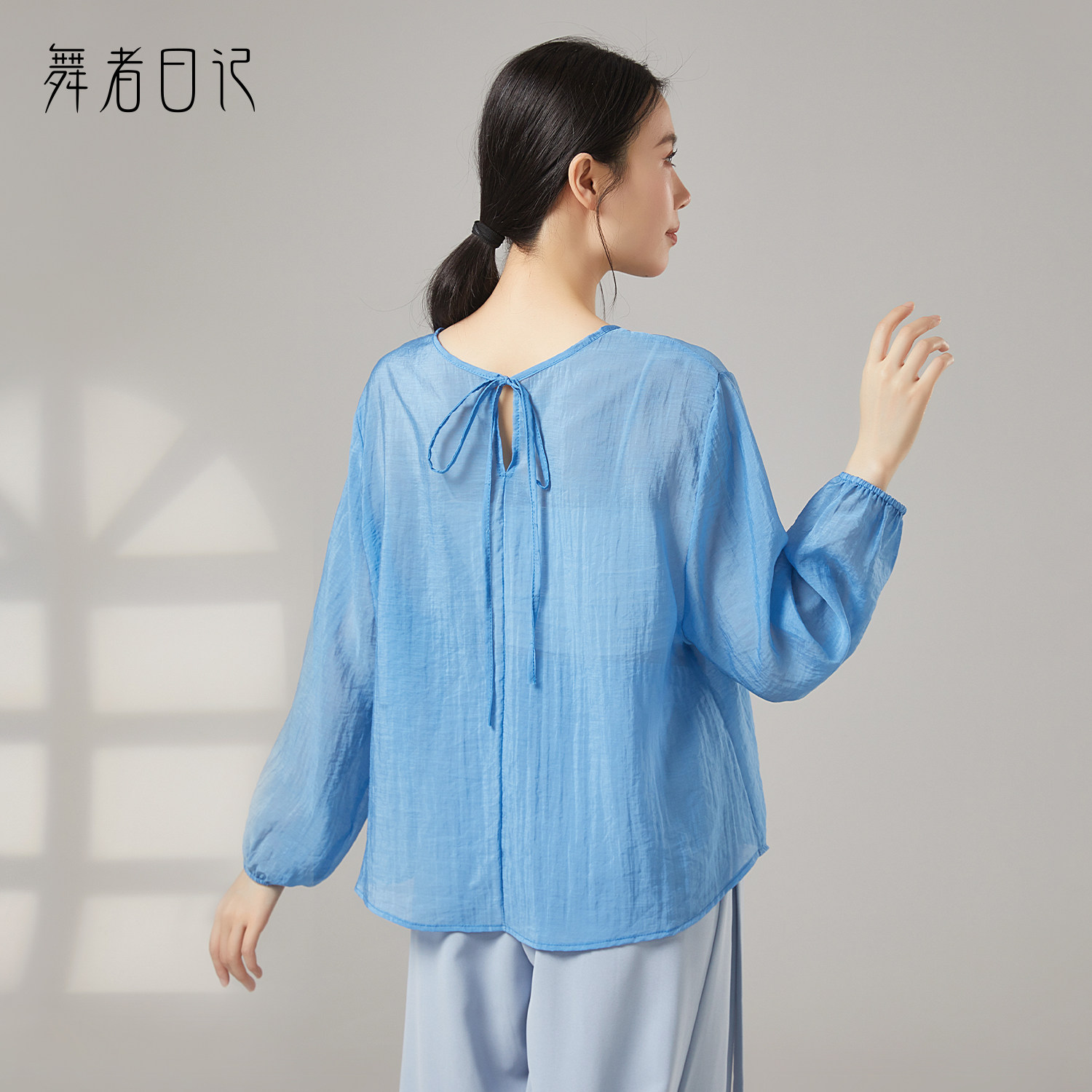 舞者日记现代舞蓝色宽松练功上衣图片