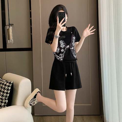 2026夏季新款印花休闲短袖套装时尚气质显瘦百搭轻奢两件套女装