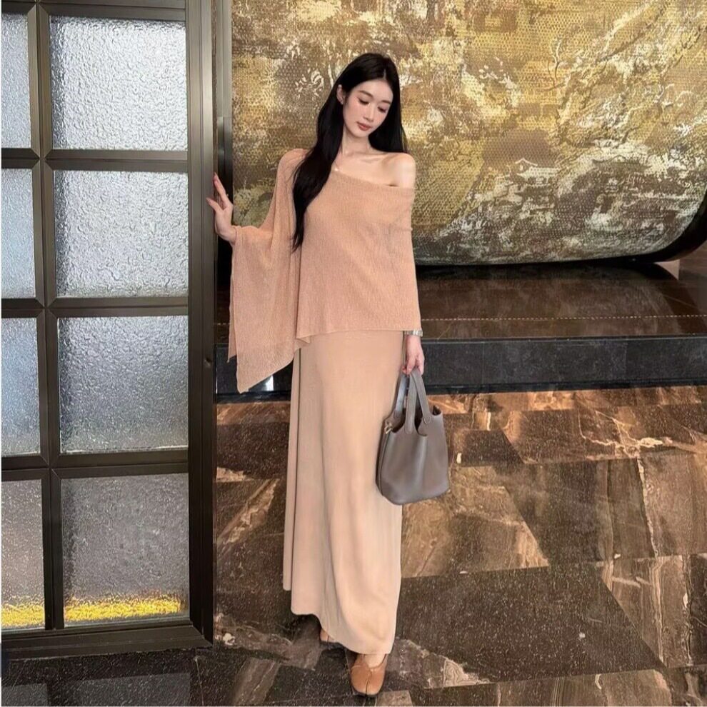 新品早秋款慵懒感贵气连外斗篷气连衣裙