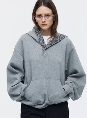 dat. 豹纹拼接装饰花灰休闲宽松廓形亨利领连帽衫套头卫衣