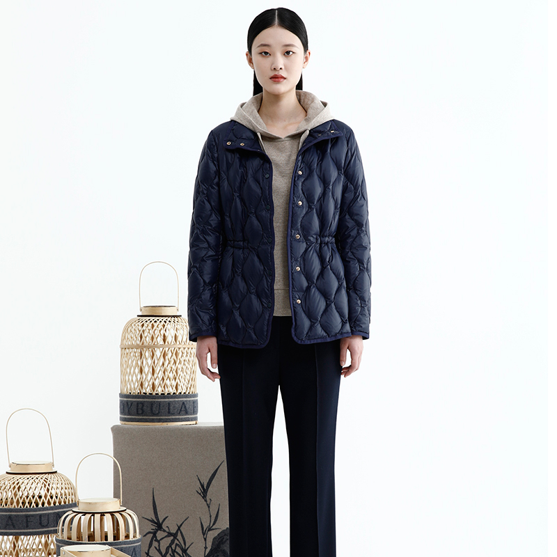 羽绒服戴布拉芬通勤风