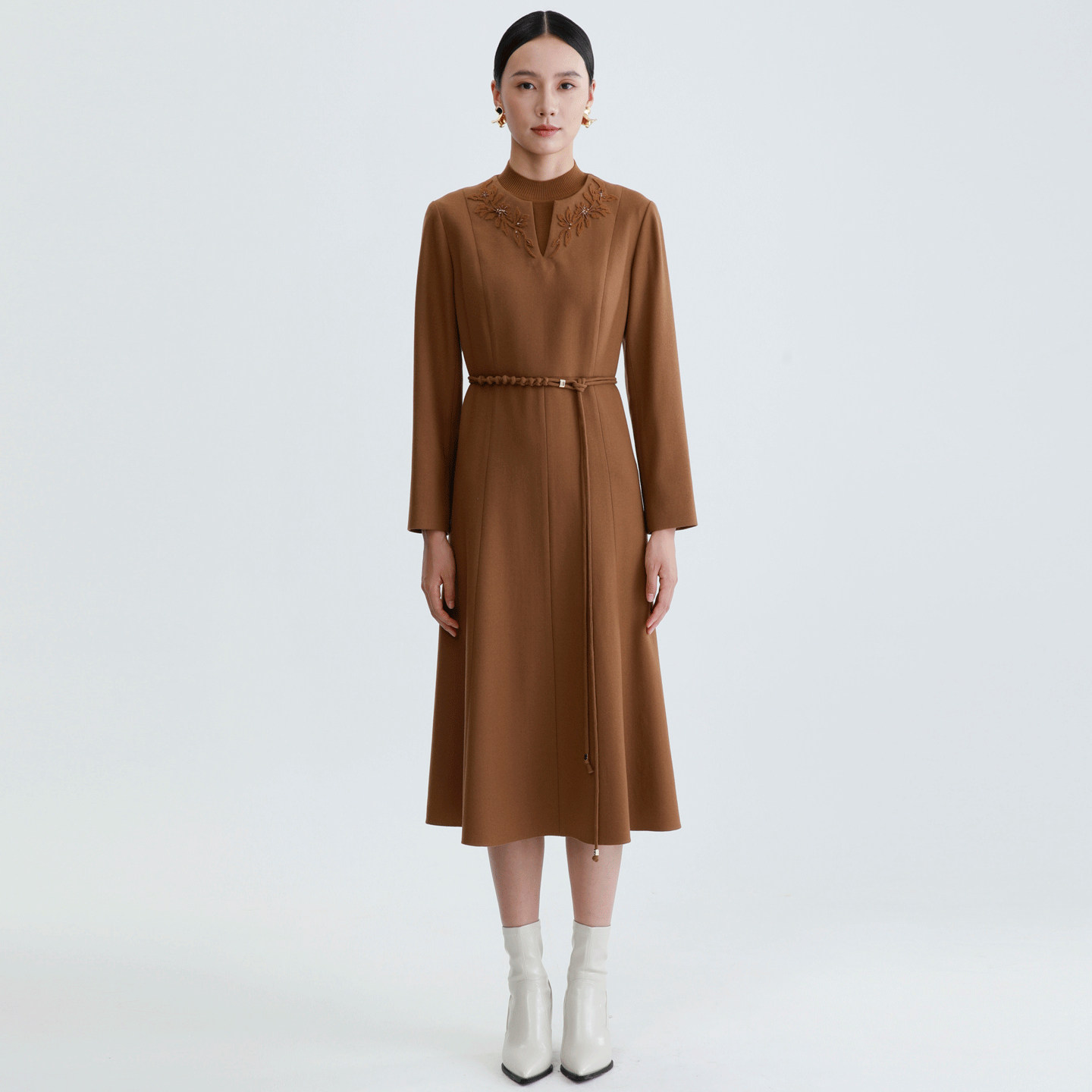 DYBULAFUN/戴布拉芬新款冬季时尚长袖简约刺绣纯羊毛带腰带连衣裙