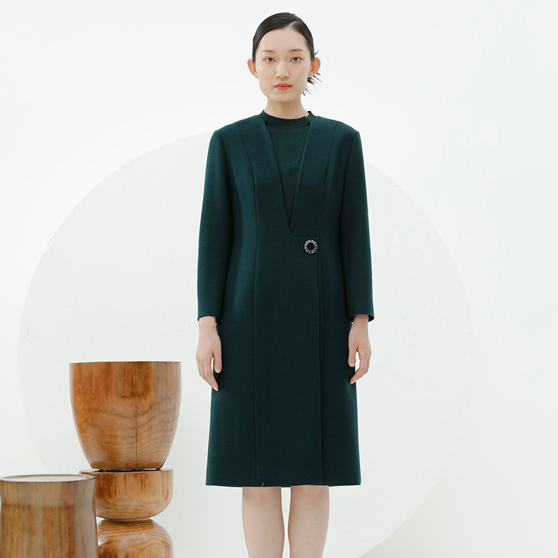 连衣裙绵羊毛戴布拉芬