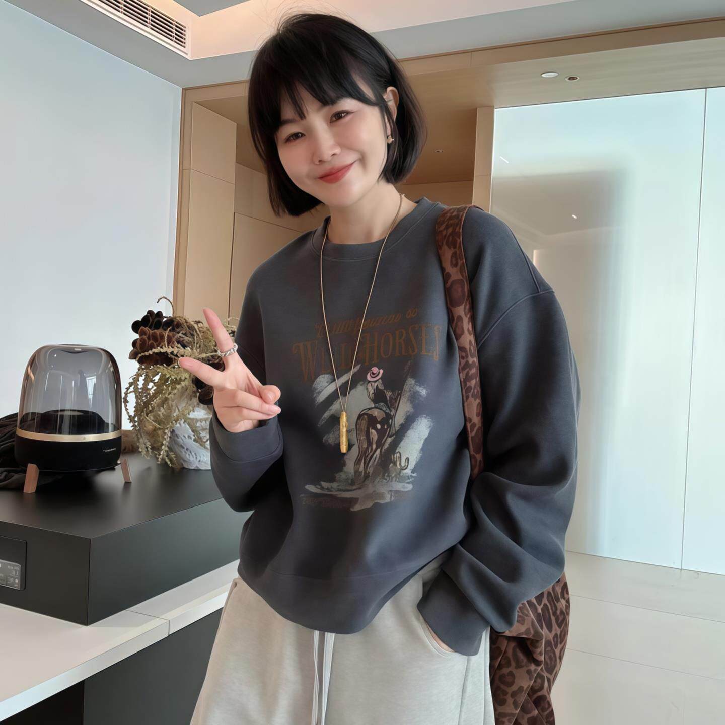 ROUMIKL卡通印花圆领字母卫衣女2025新款秋冬保暖宽松长袖内搭外