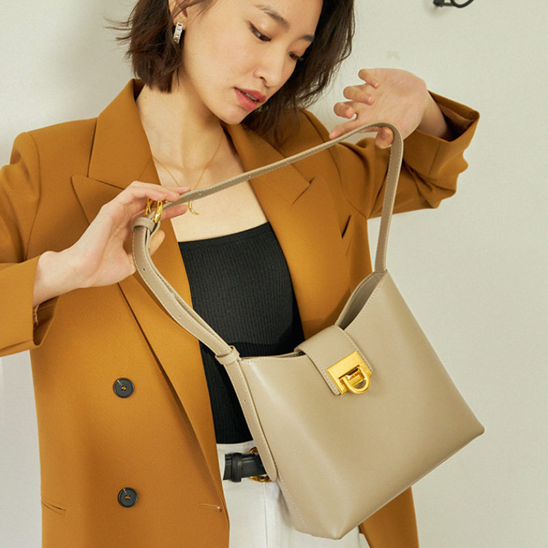 2026新款女包法式小众水桶包女士
