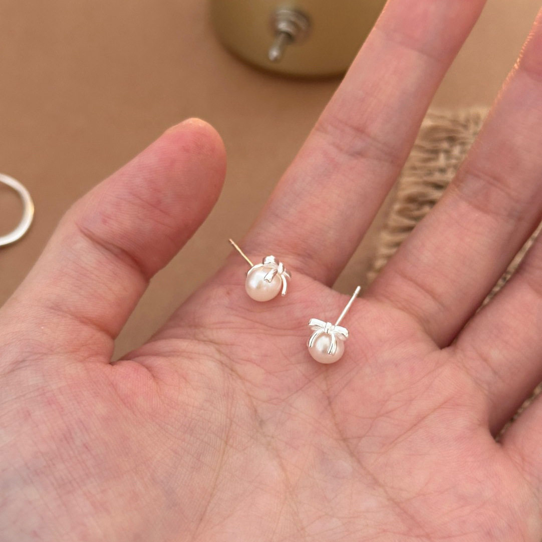 S925纯银天然淡水珍珠蝴蝶结耳钉
