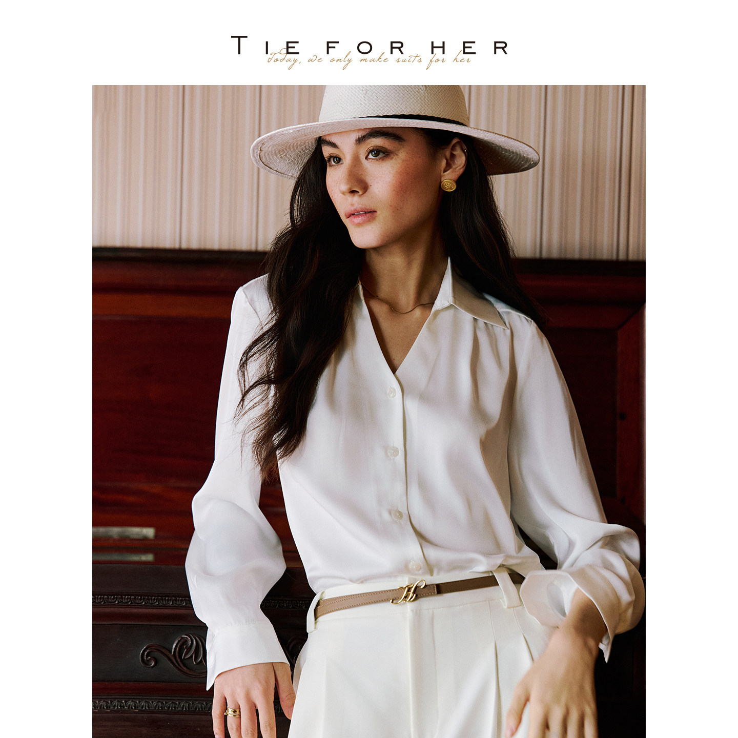 TieForHer 2026夏新款莹白色翻领 V 领长袖衬衫女气质通勤衬衣