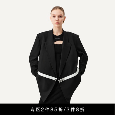 Unawares.皮带插销扣西装