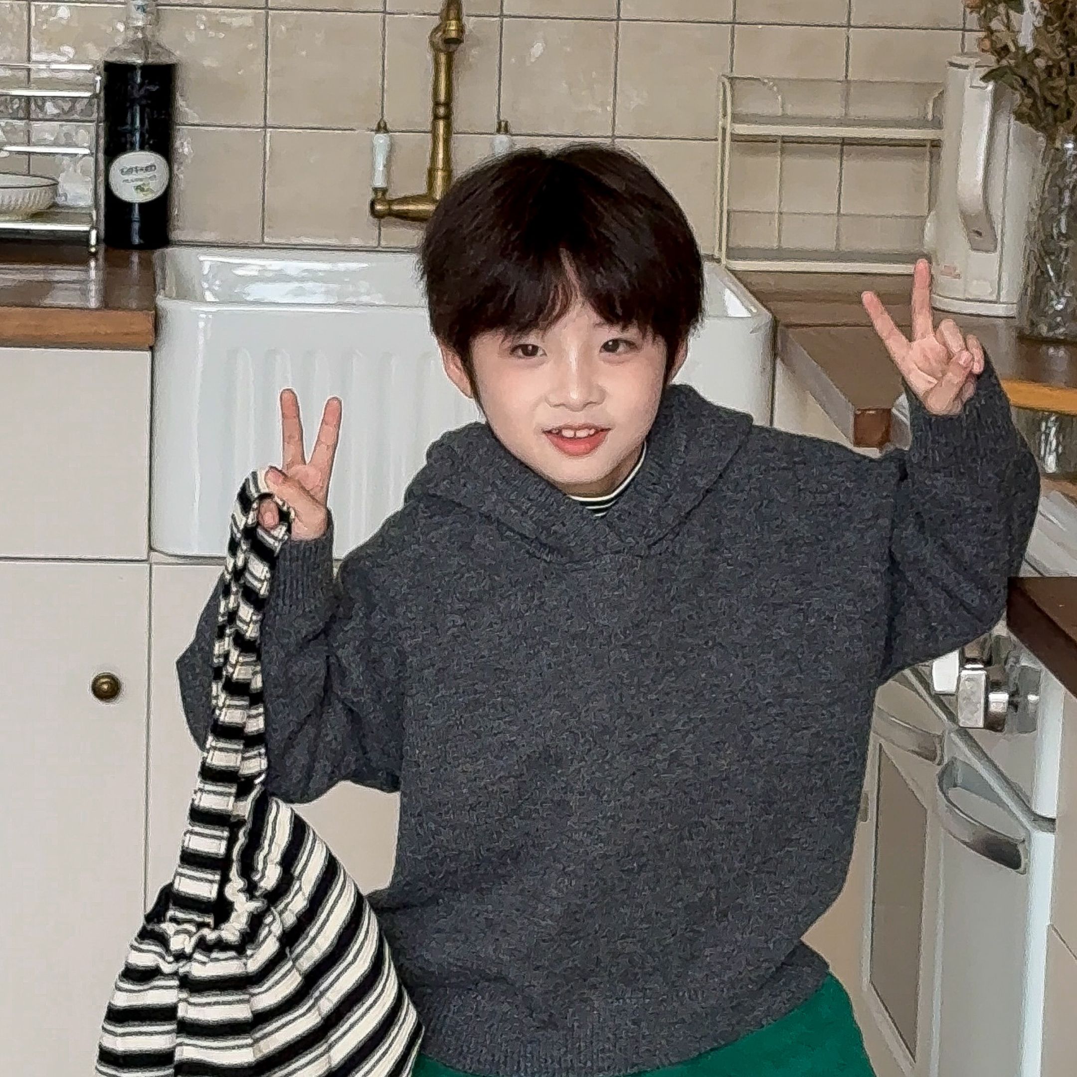 虾酱麻麻灰色连帽毛衣