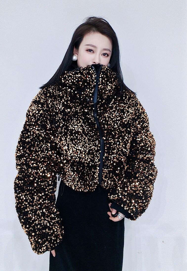 小众设计新款金色亮片鹅绒女士短款羽绒服夹克面包服连帽外套