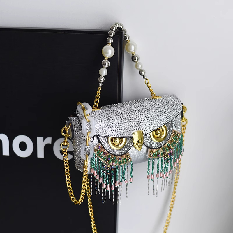 新款 欧洲站女包金属链条单肩斜挎白背包重手工珍珠水钻猫头鹰包