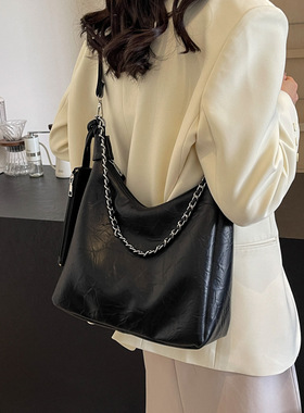 黑色大容量hobo包女2025秋冬时尚软皮链条通勤单肩斜挎包带钱包
