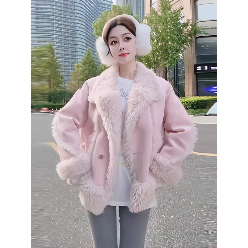2025新款今年流行爆款漂亮超好看宽松小个子皮毛一体夹克短款外套