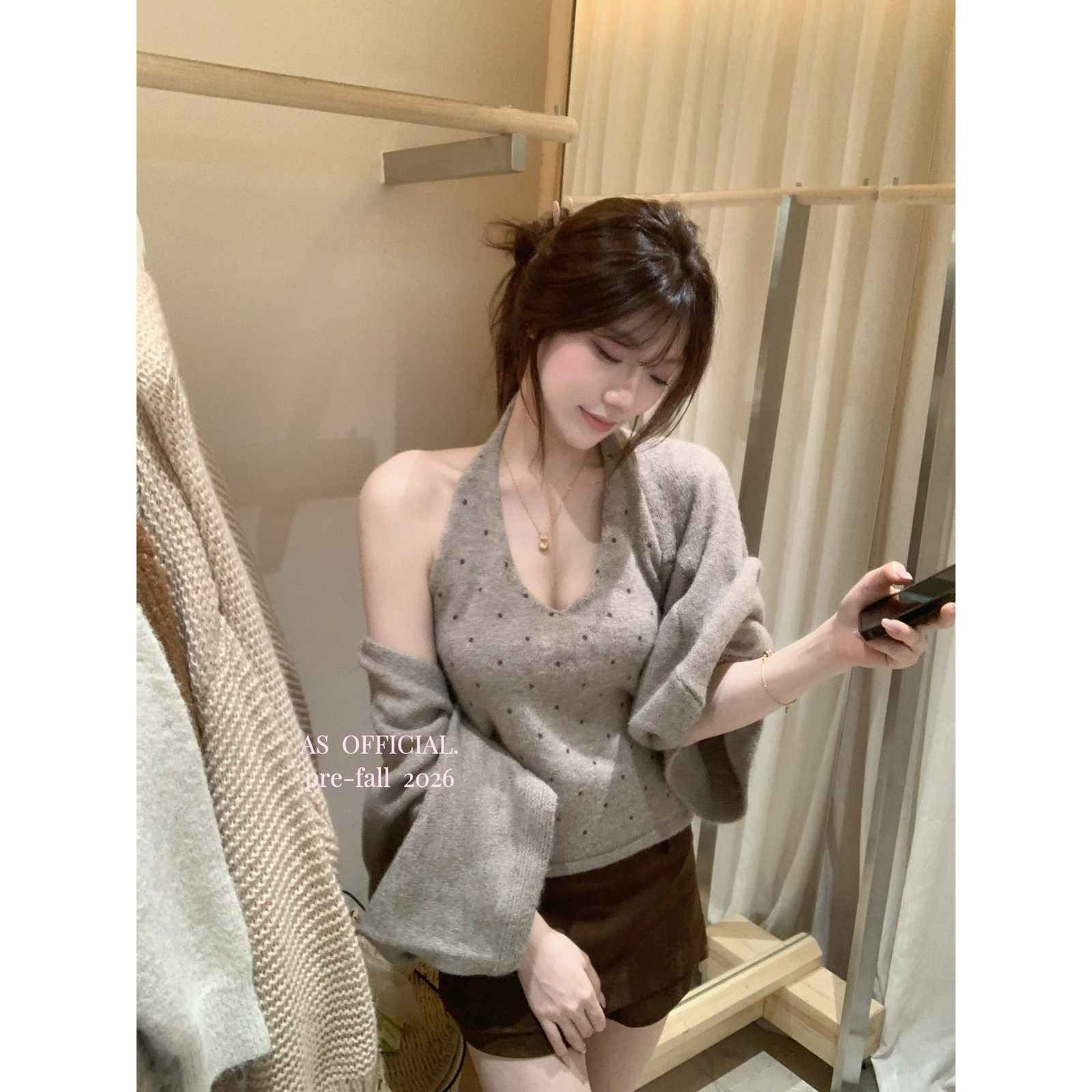 波点挂脖背心+开衫毛衣两件套
