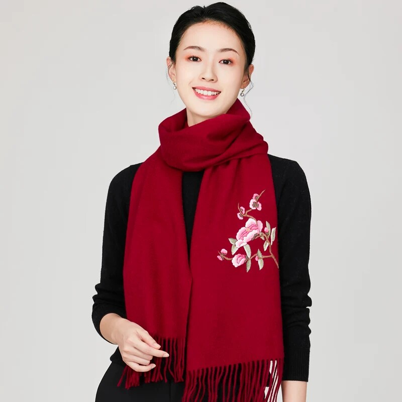 手工双面刺绣羊毛围巾女红色保暖流苏披肩送礼长辈妈妈本命年