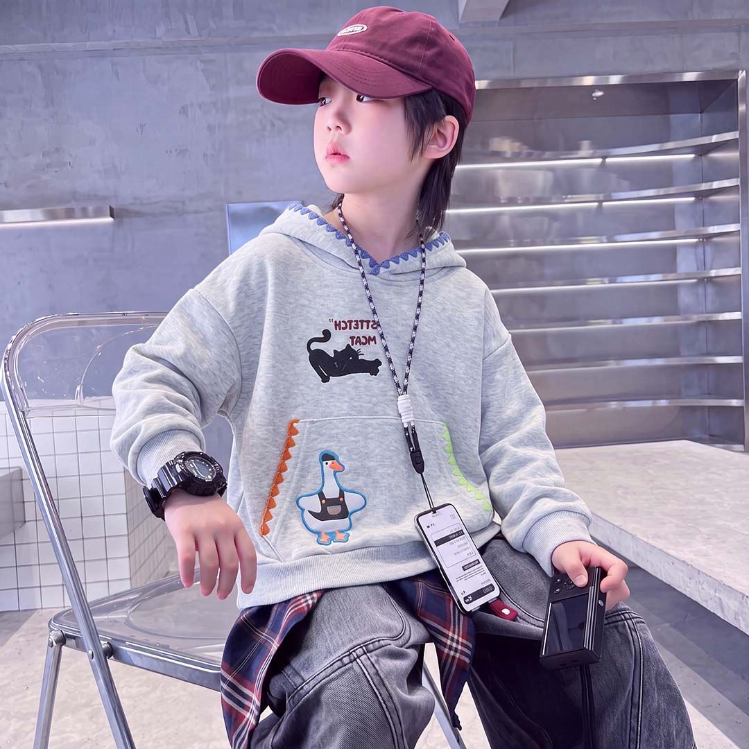 贝壳绣连帽卫衣秋季新款童装男女童时尚玩偶刺绣外穿宝宝中大童