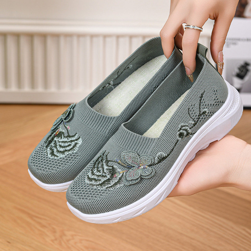 老北京布鞋女舒适透气镂空软底网面鞋中老年绣花厚底防滑妈妈鞋夏