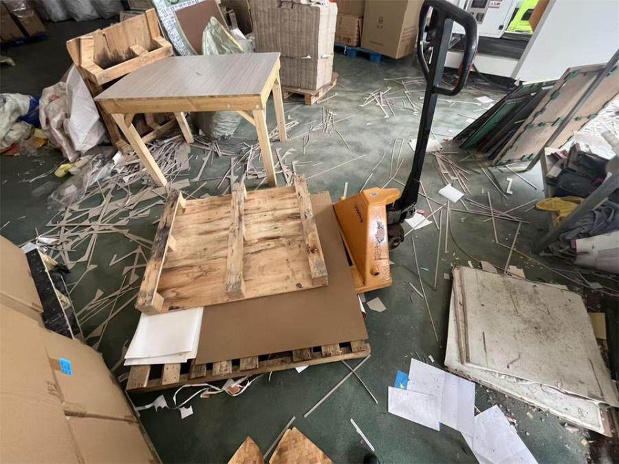 5月18日温州某公司位于龙港市东塘路743-792号厂房B幢五楼内的液压叉车六台网络拍卖公告