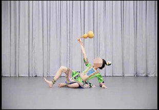 儿童独舞酒妹演出服装舞台民族舞定制女裙苗族独舞彝家妞妞舞蹈服