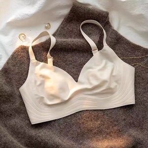无痕内衣女夏季超薄款大胸显小乳胶胸罩收副乳防下垂缩胸舒适文胸