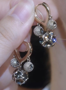 高级感灰色钻球水晶榴莲耳环2024新款气质网红小众设计感耳扣耳饰