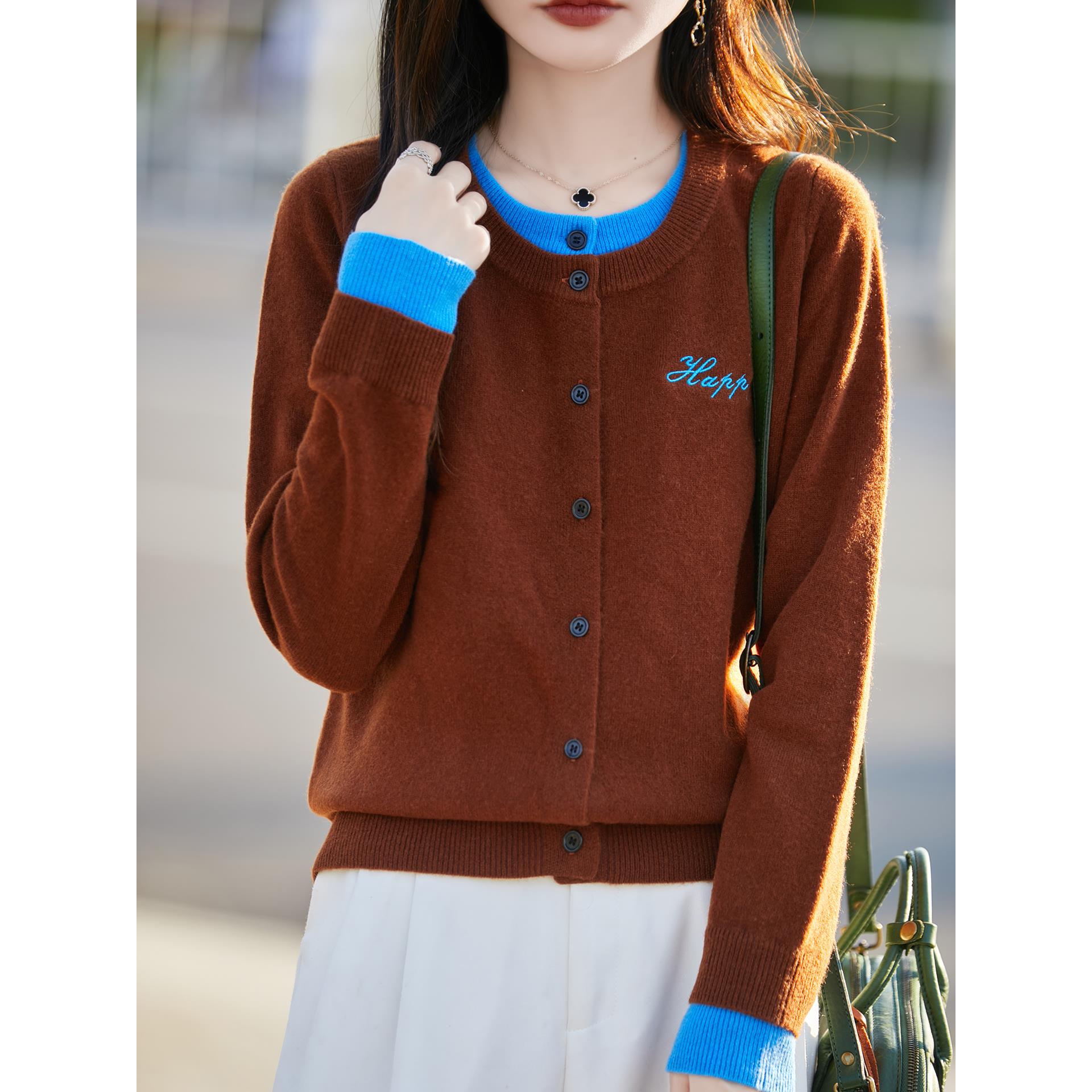 ROUMIKL纯撞色圆领假两件针织开衫女2025新款刺绣长袖小个子短外