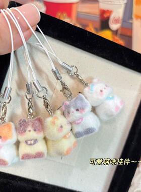 《一元礼物》卡通可爱植绒立体树脂猫咪钥匙链包包挂件手机挂绳男
