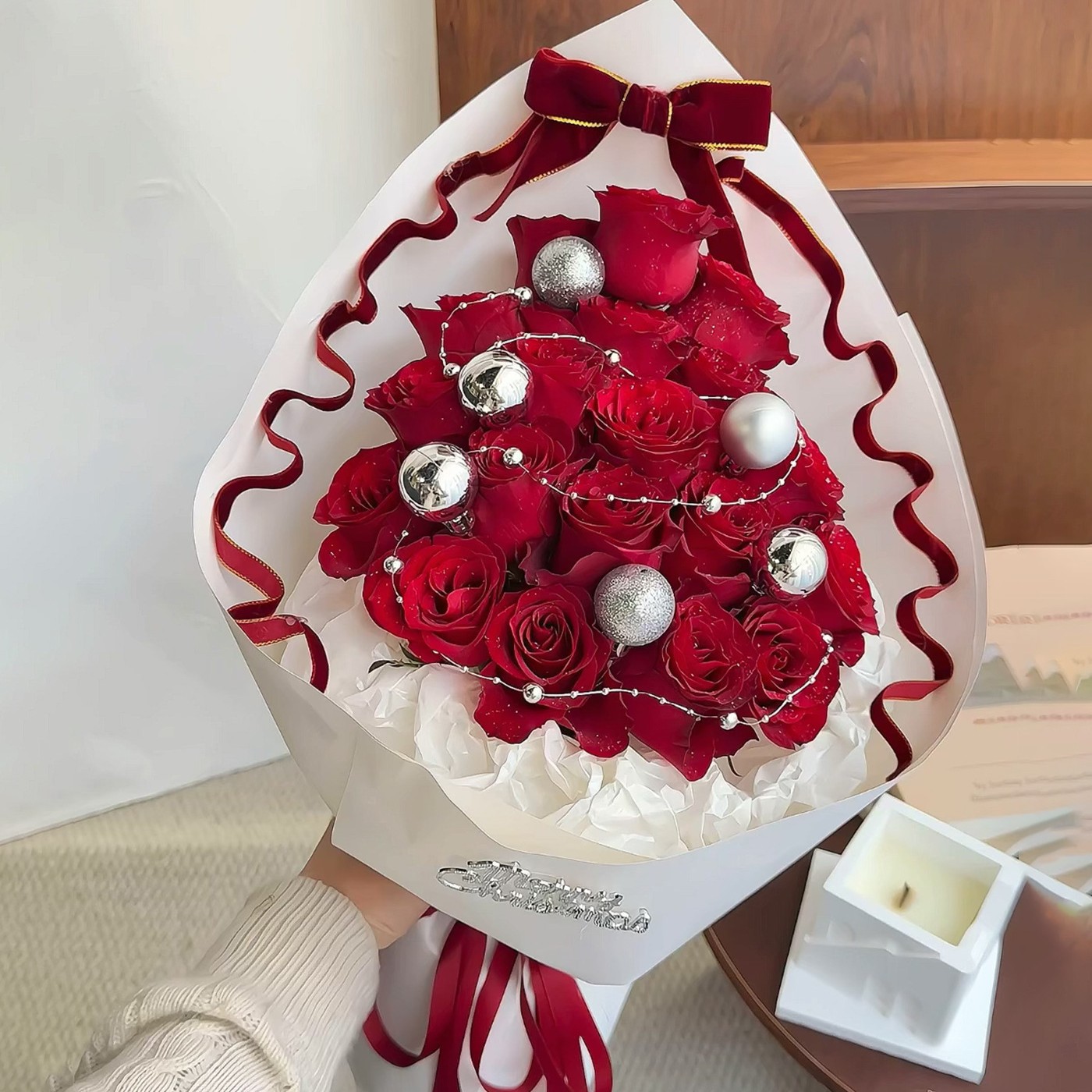 浪漫圣诞树玫瑰花束包装diy红色氛围装饰花店鲜花束花艺搭配资材