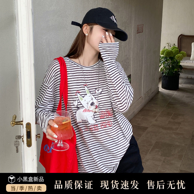 黑白条纹圆领印花长袖T恤女图片