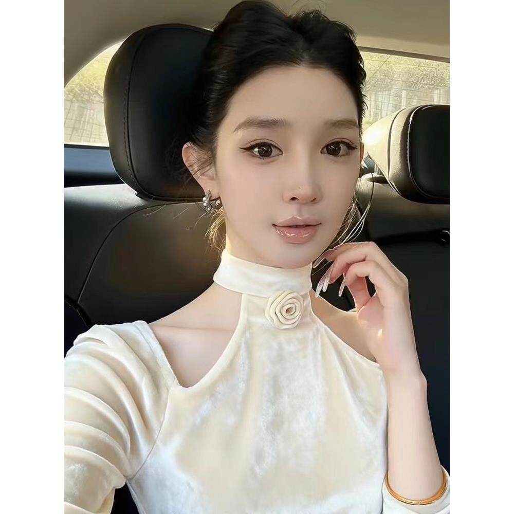 ROUMIKL白色露肩立体花朵丝绒衬衫长袖女秋冬新款高级感气质名媛