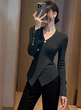 ROUMIKL灰色不对称V领针织衫长袖女早秋季2025年新款小众不撞款打