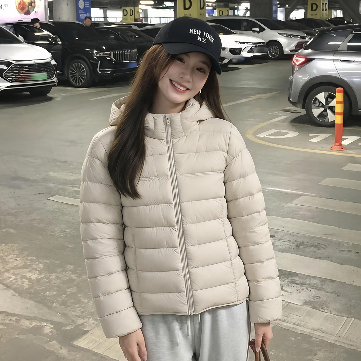 白鸭绒连帽宽松轻薄羽绒服女秋冬季小个子百搭休闲保暖面包服外套