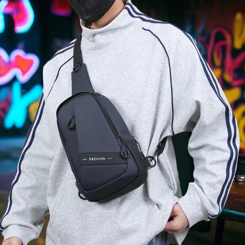 户外运动通勤多功能斜挎男士胸包
