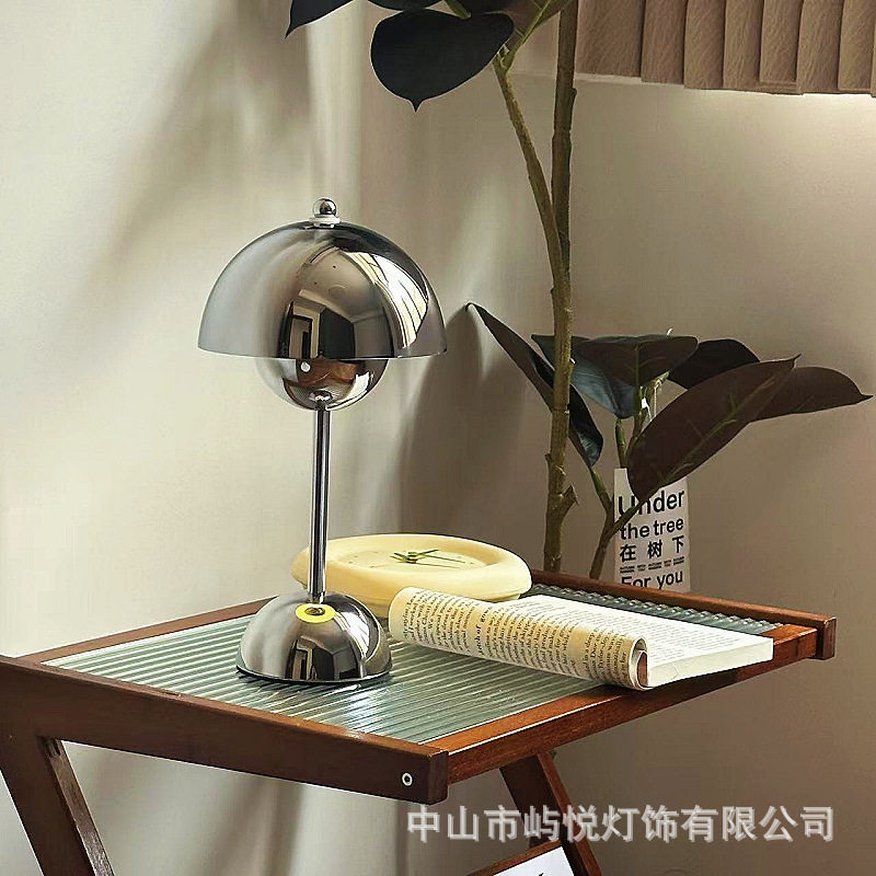 丹麦复古高级感台灯结婚氛围卧室床头装饰创意礼品护眼充电小夜灯