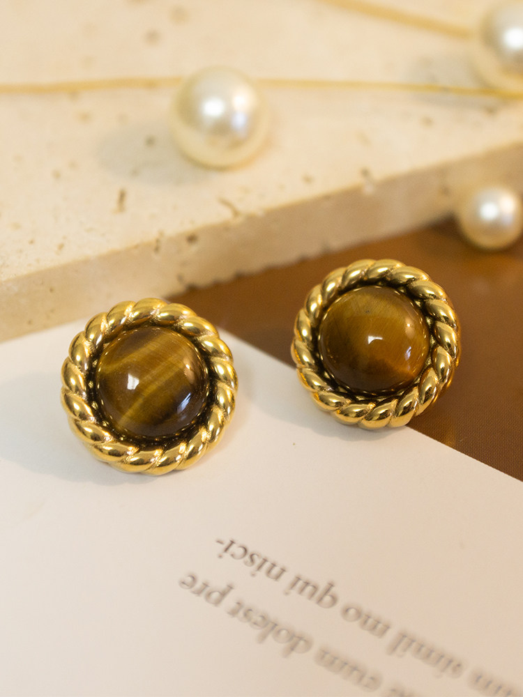 프랑스 틈새 복고풍 작은 향기 스타일 하이 엔드 천연 타이거 아이 스톤 트위스트 버튼 귀걸이 여성을위한 홍콩 스타일 귀걸이