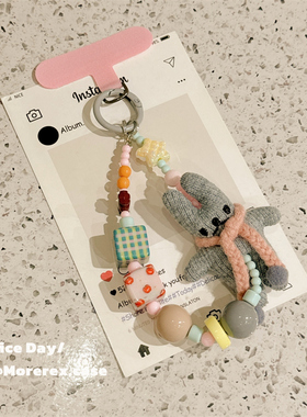 原创自制手机链ins日韩灰色秋冬围脖小兔子手机壳挂绳可爱玩偶ccd相机挂件手工串珠防丢绳新款毛线编织挂饰女