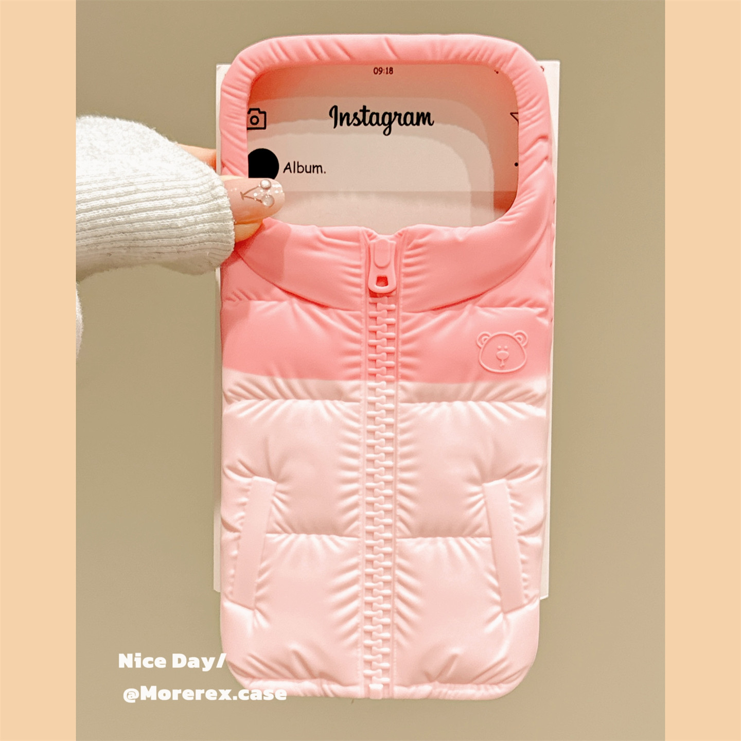 MoreRex秋冬立体个性小熊羽绒服适用苹果18手机壳硅胶iphone17promax新款18pro创意15全包防摔保护套14超火16
